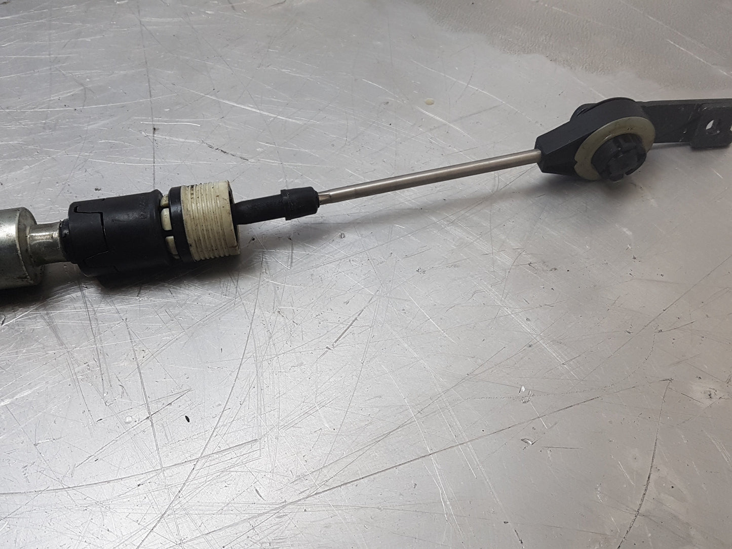 2014-2018 Volvo S80 V70 Gear Shifter Cable Set 31367929