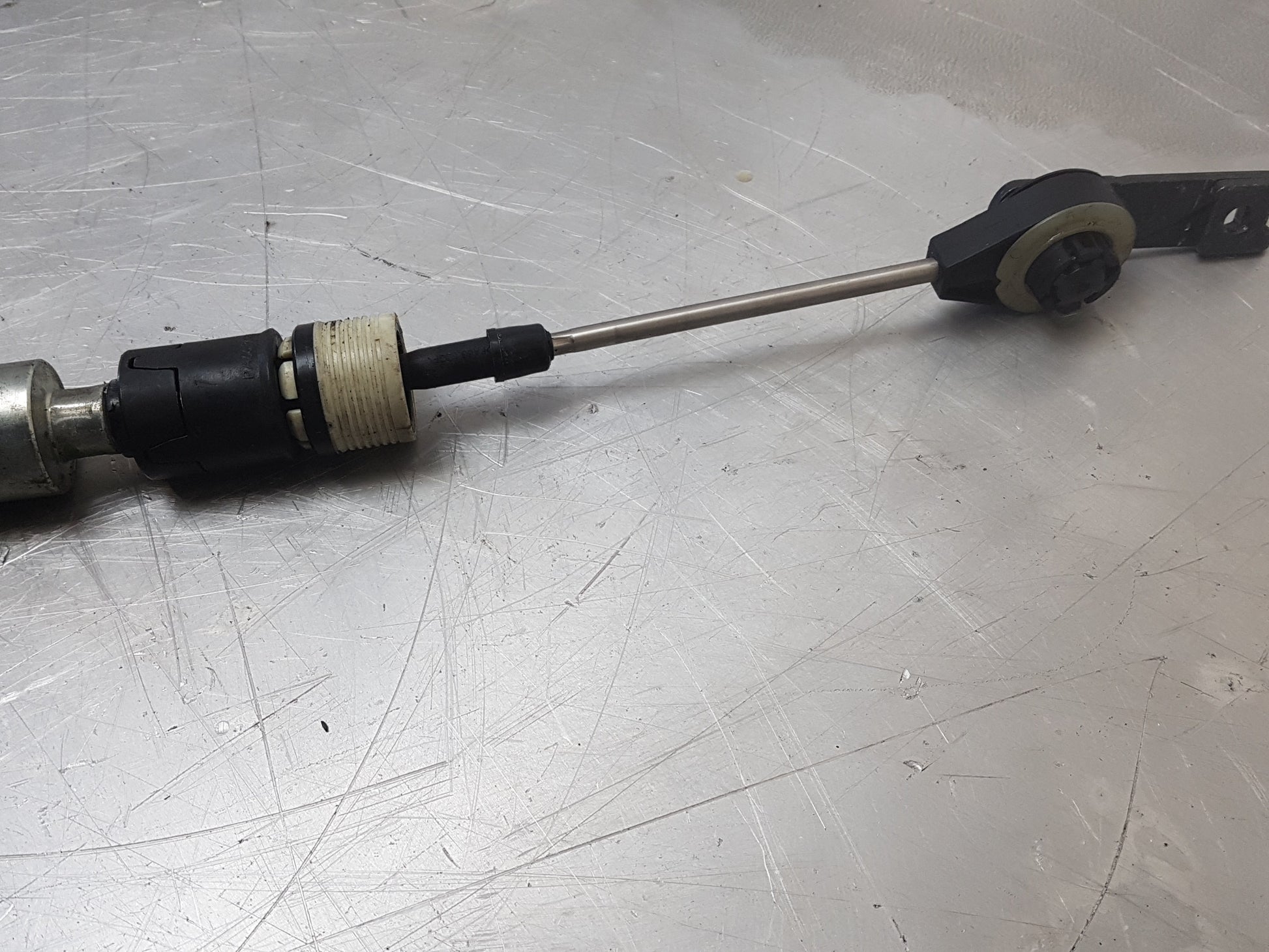 2014-2018 Volvo S80 V70 Gear Shifter Cable Set 31367929