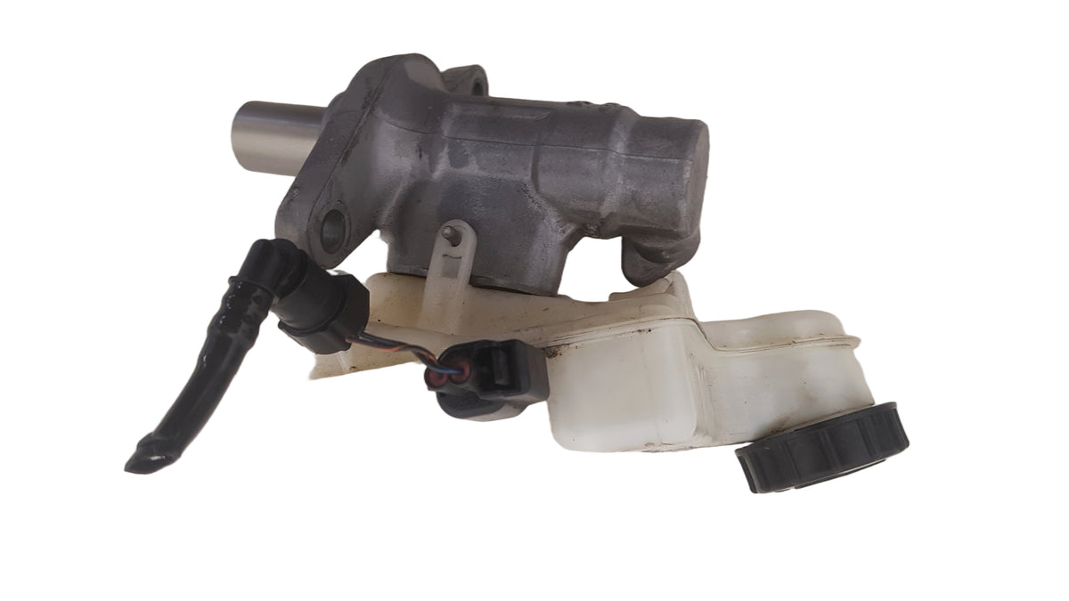2010-2013 Volvo C30 Brake Master Cylinder and Fluid Reservoir CLASS 4