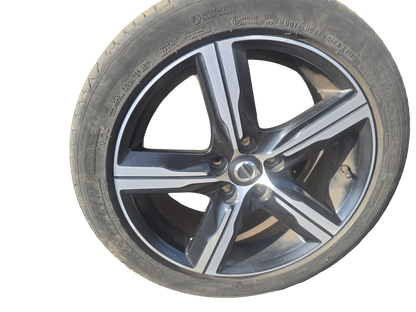 31423871 Volvo V40 Hatchback Diamond Cut Alloy Wheel 225/45/R17 2012-2019 Genuine
