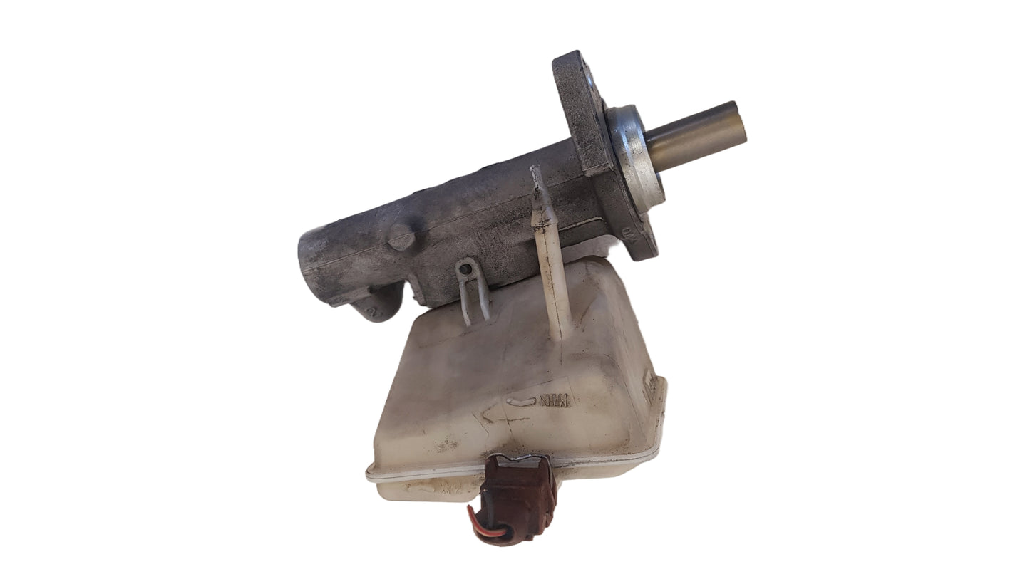 2003-2007 Volvo XC70 V70 XC90 Brake Master Cylinder 8646008