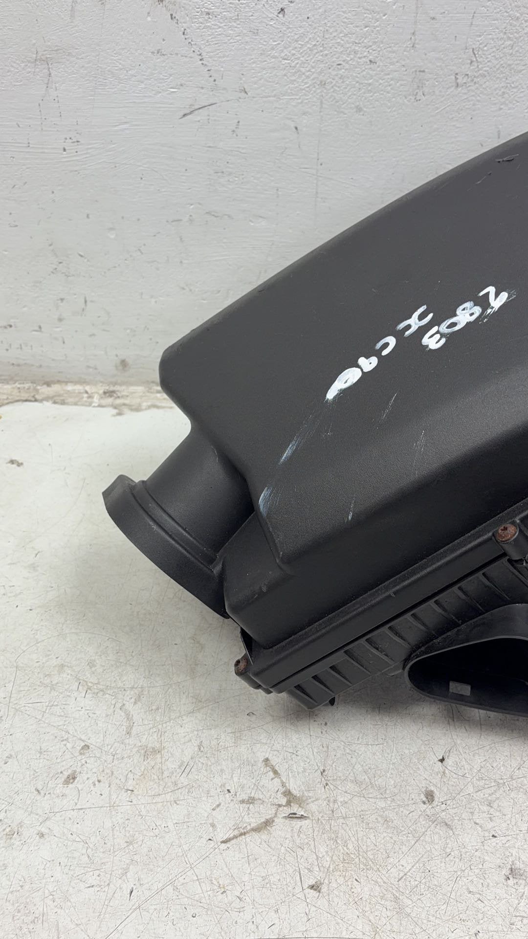 2016-2023 Volvo XC90 II T8 Air Filter Box 38018201