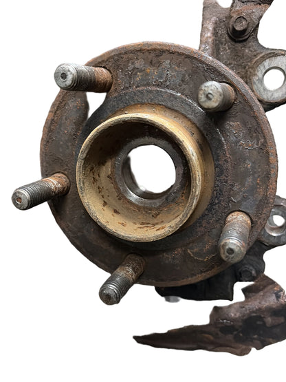 2003-2007 Volvo XC70 Right Front ABS Hub 3M51-3K170