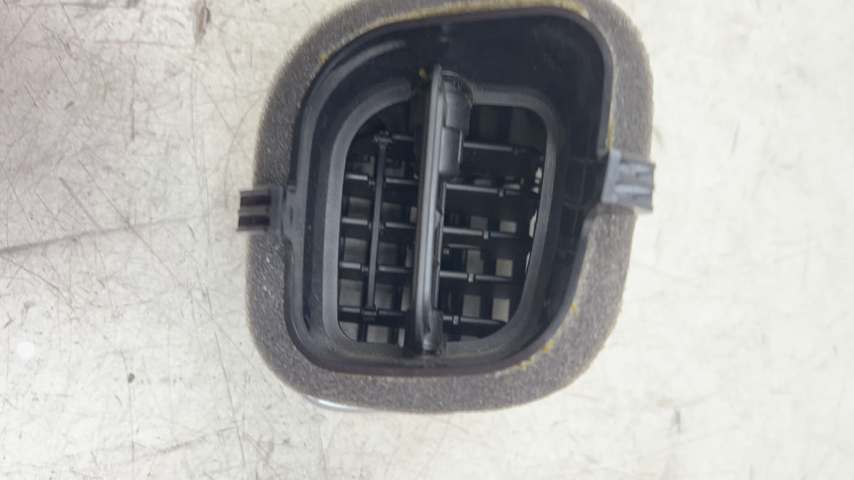 Volvo V40 Dashboard Air Vent 1281851 — photo 4