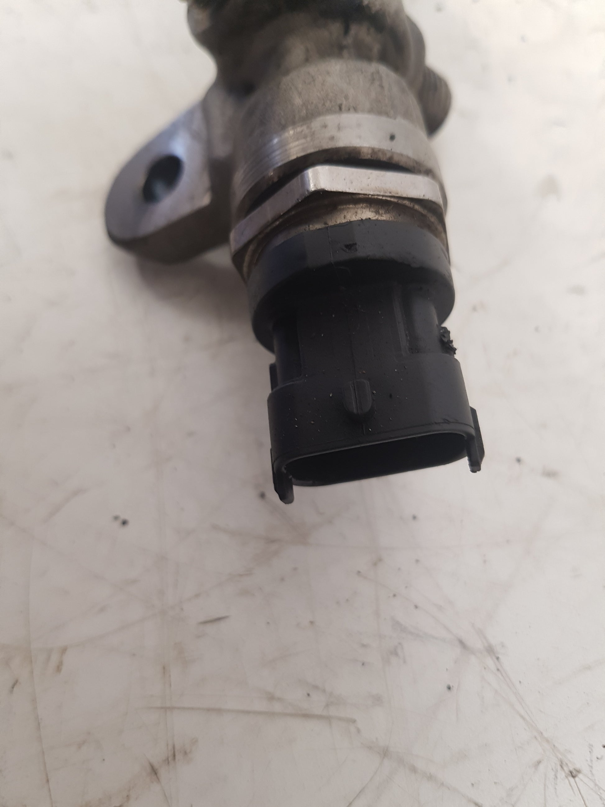 2010-2012 Saab 9-5 High-Pressure Diesel Fuel Rail 0445214221 55576177