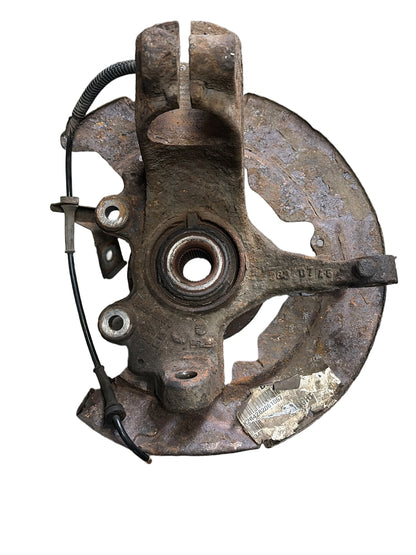 2003-2007 Volvo XC70 Right Front ABS Hub 3M51-3K170