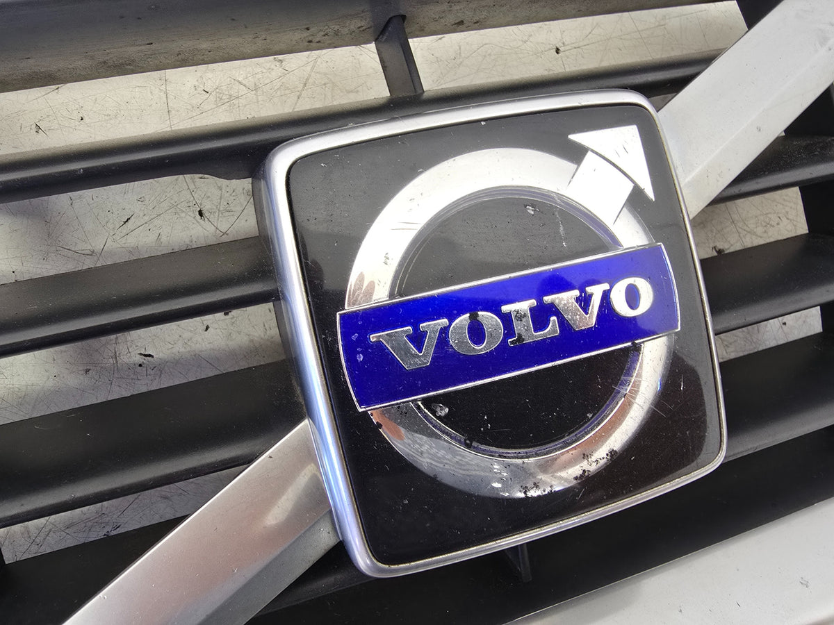 2008-2011 Volvo C30 Bumper Grille Silver 30657194