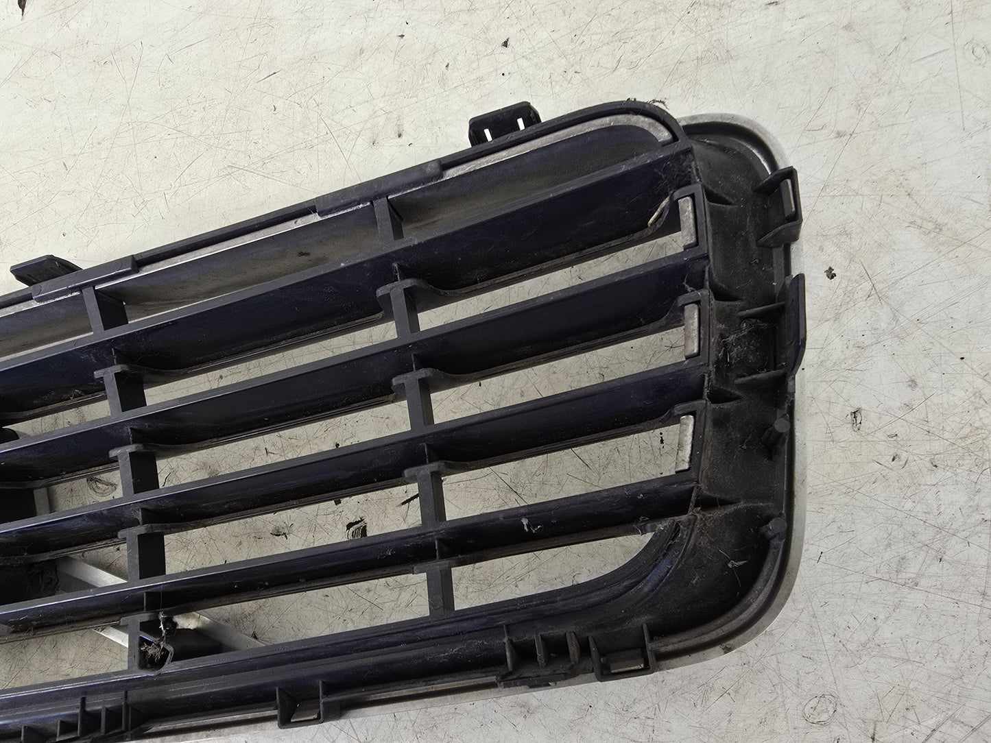 2008-2011 Volvo C30 Bumper Grille Silver 30657194