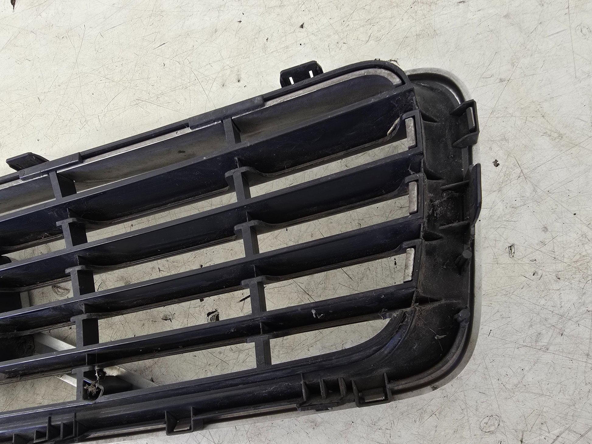 2008-2011 Volvo C30 Bumper Grille Silver 30657194