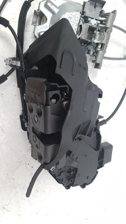 2006 Volvo C70 Left Front Door Lock Actuator 31416681