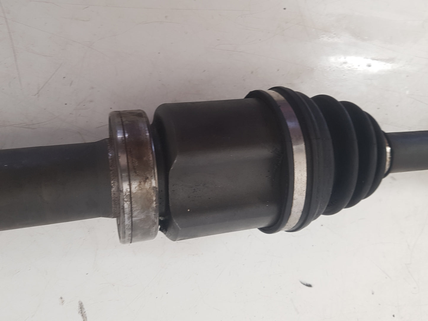 2005-2008 Volvo V70 Front Driver Driveshaft Manual 8603883