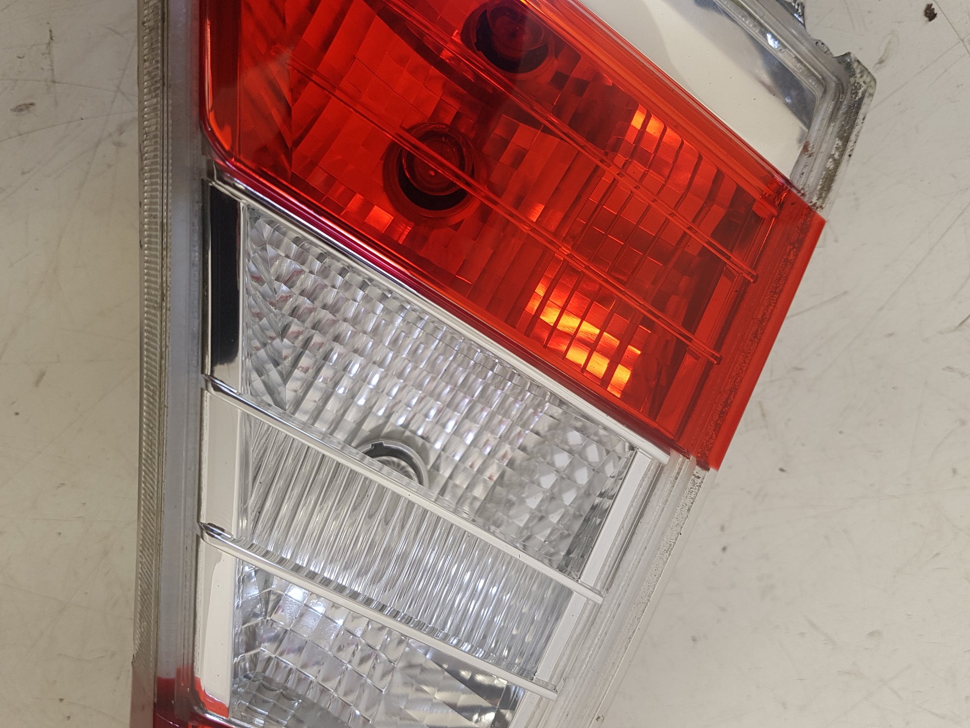 2015-2016 Volvo V70 III Passenger Side Tailgate Tail Light 31395923