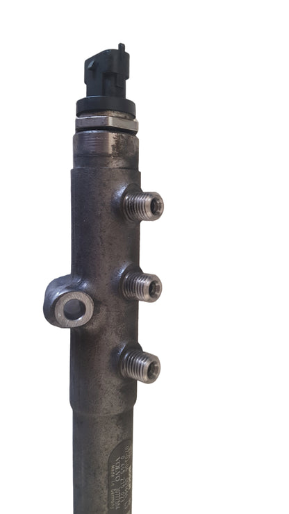 2003-2014 Volvo XC90 D5 Fuel Injection Rail 30777554 0445215023
