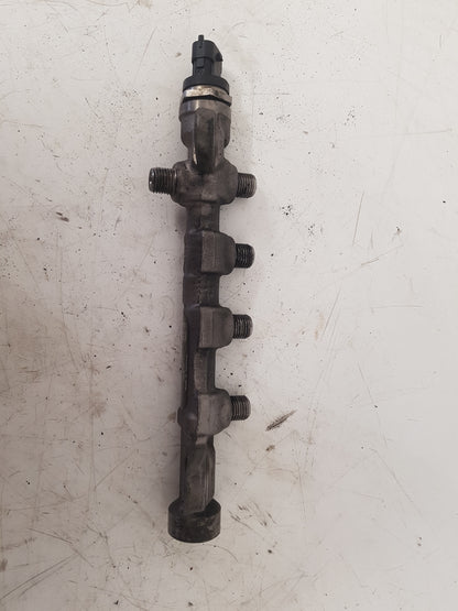 2010-2012 Saab 9-5 High-Pressure Diesel Fuel Rail 0445214221 55576177