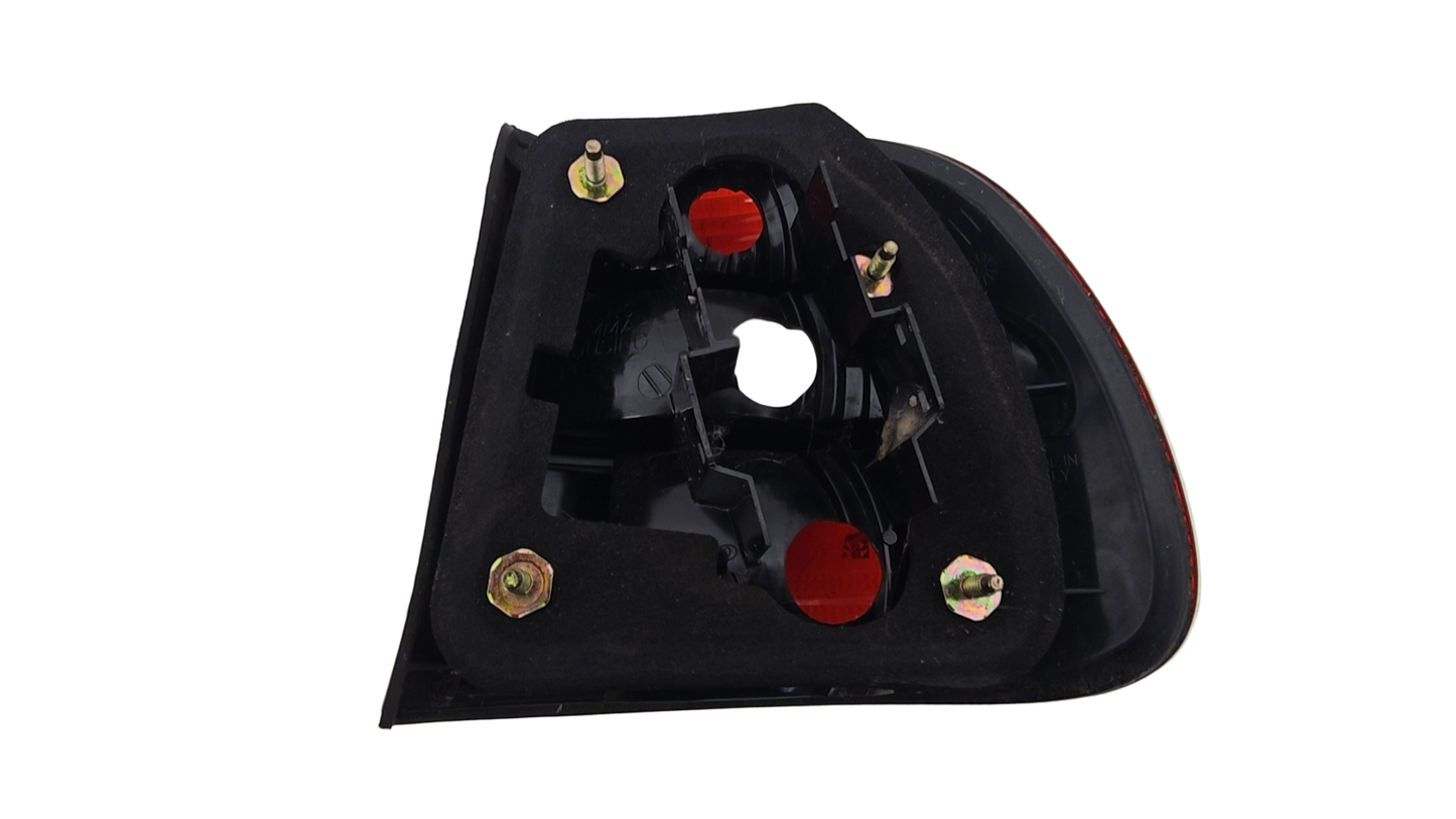 30621887 Volvo V40 Estate Rear Left Passenger Light Assembly 2000-2004 1587cc Petrol