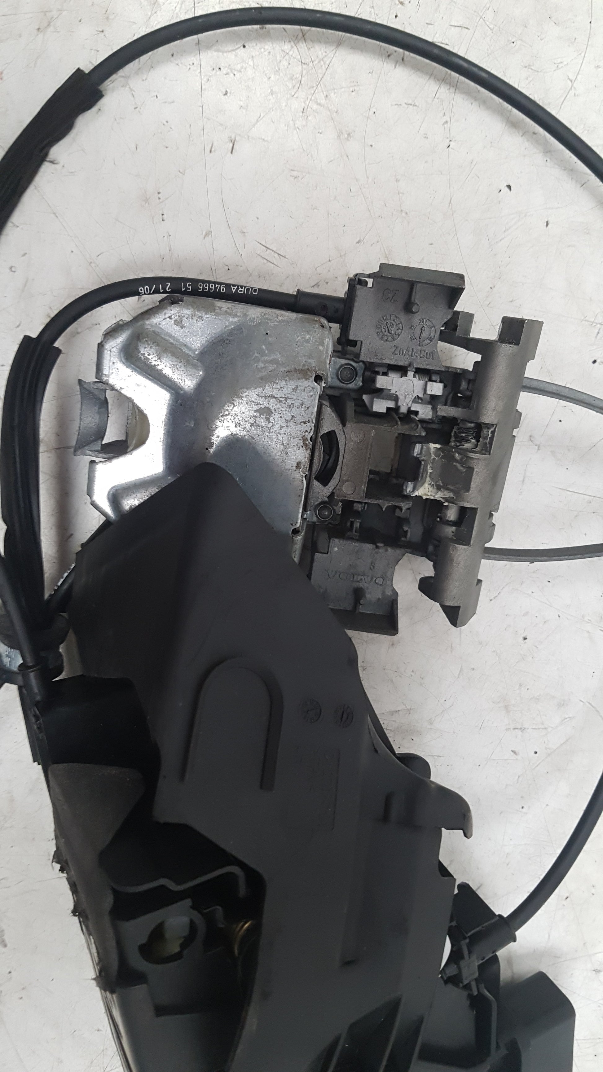 2006 Volvo C70 Left Front Door Lock Actuator 31416681