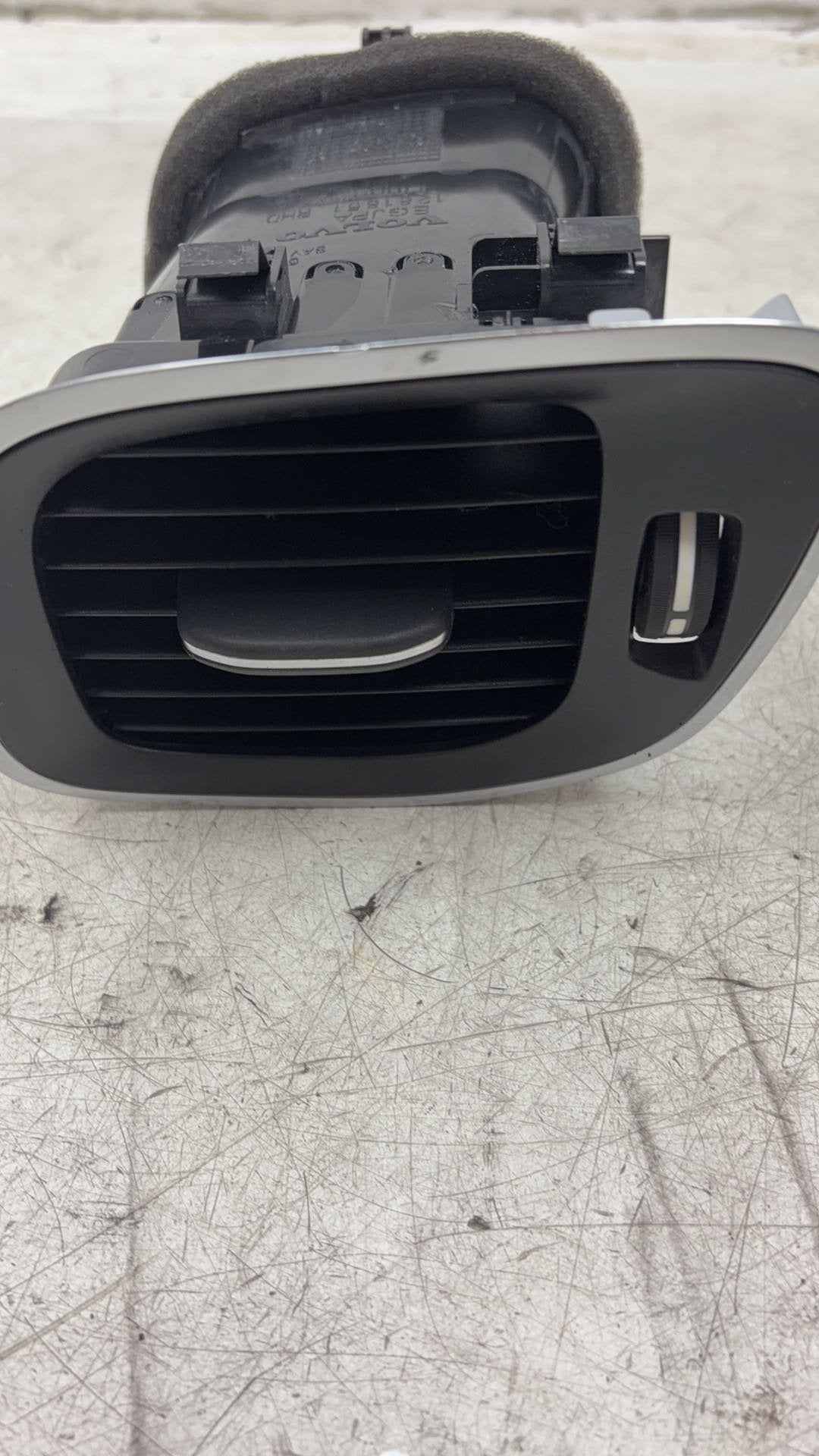 Volvo V40 Dashboard Air Vent 1281851 — photo 6