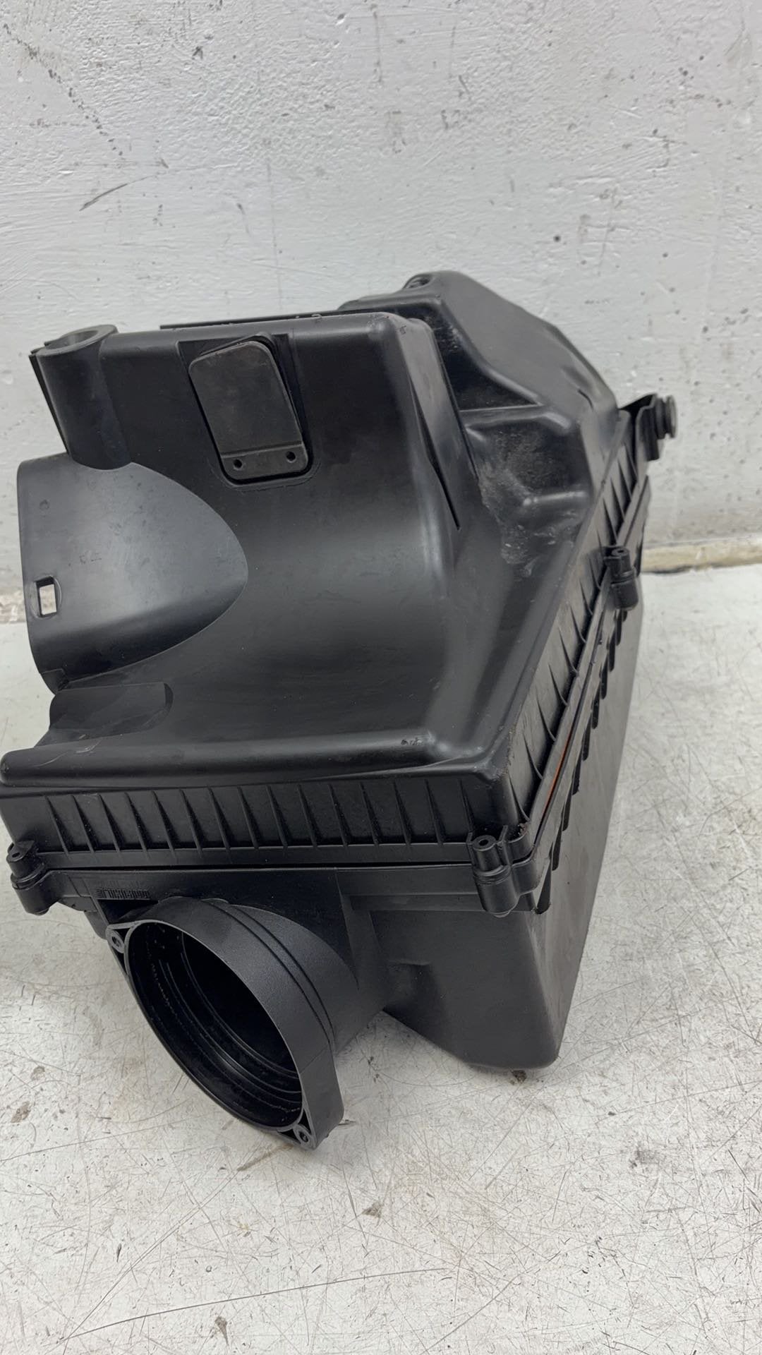 2016-2023 Volvo XC90 II T8 Air Filter Box 38018201