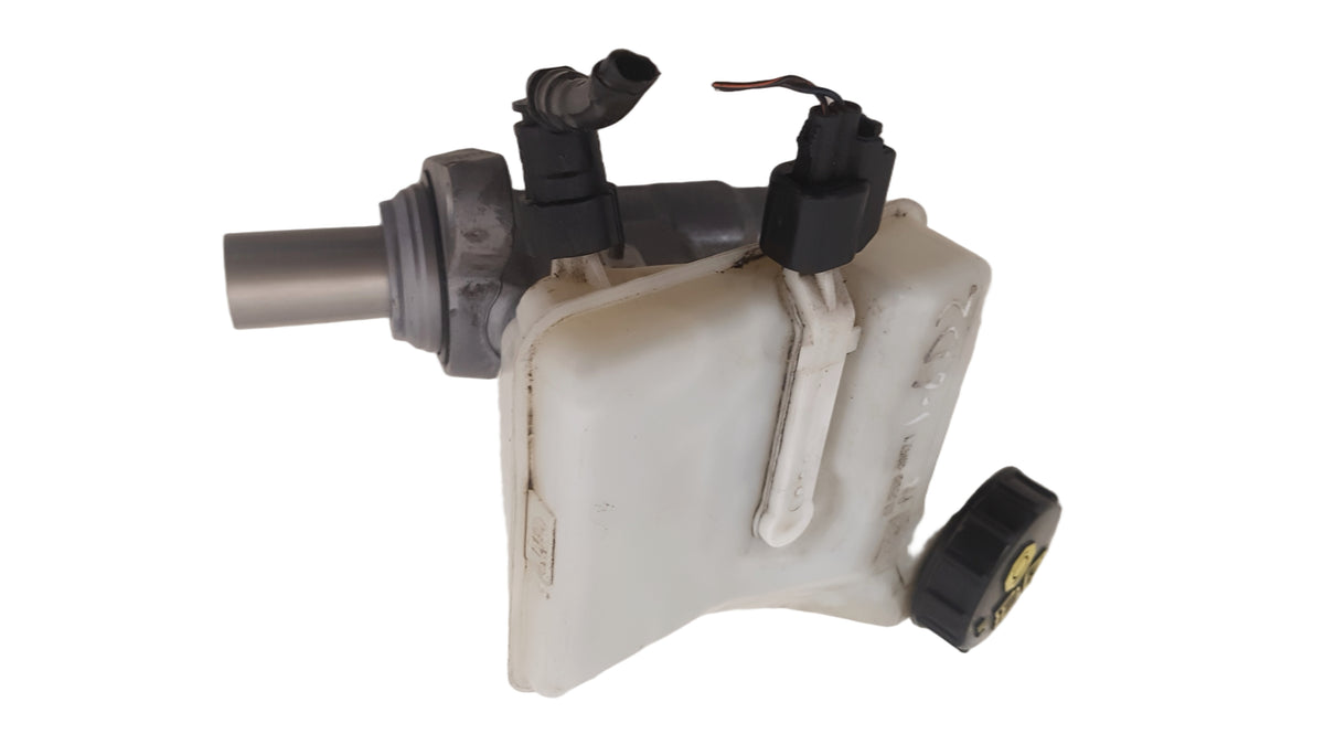 2010-2013 Volvo C30 Brake Master Cylinder and Fluid Reservoir CLASS 4