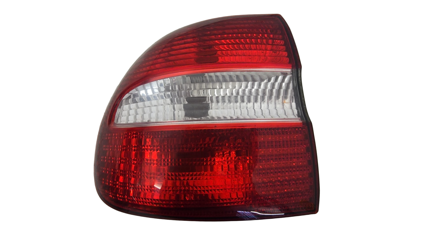 30621887 Volvo V40 Estate Rear Left Passenger Light Assembly 2000-2004 1587cc Petrol