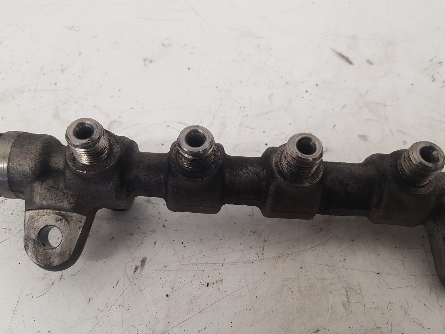 2010-2012 Saab 9-5 High-Pressure Diesel Fuel Rail 0445214221 55576177