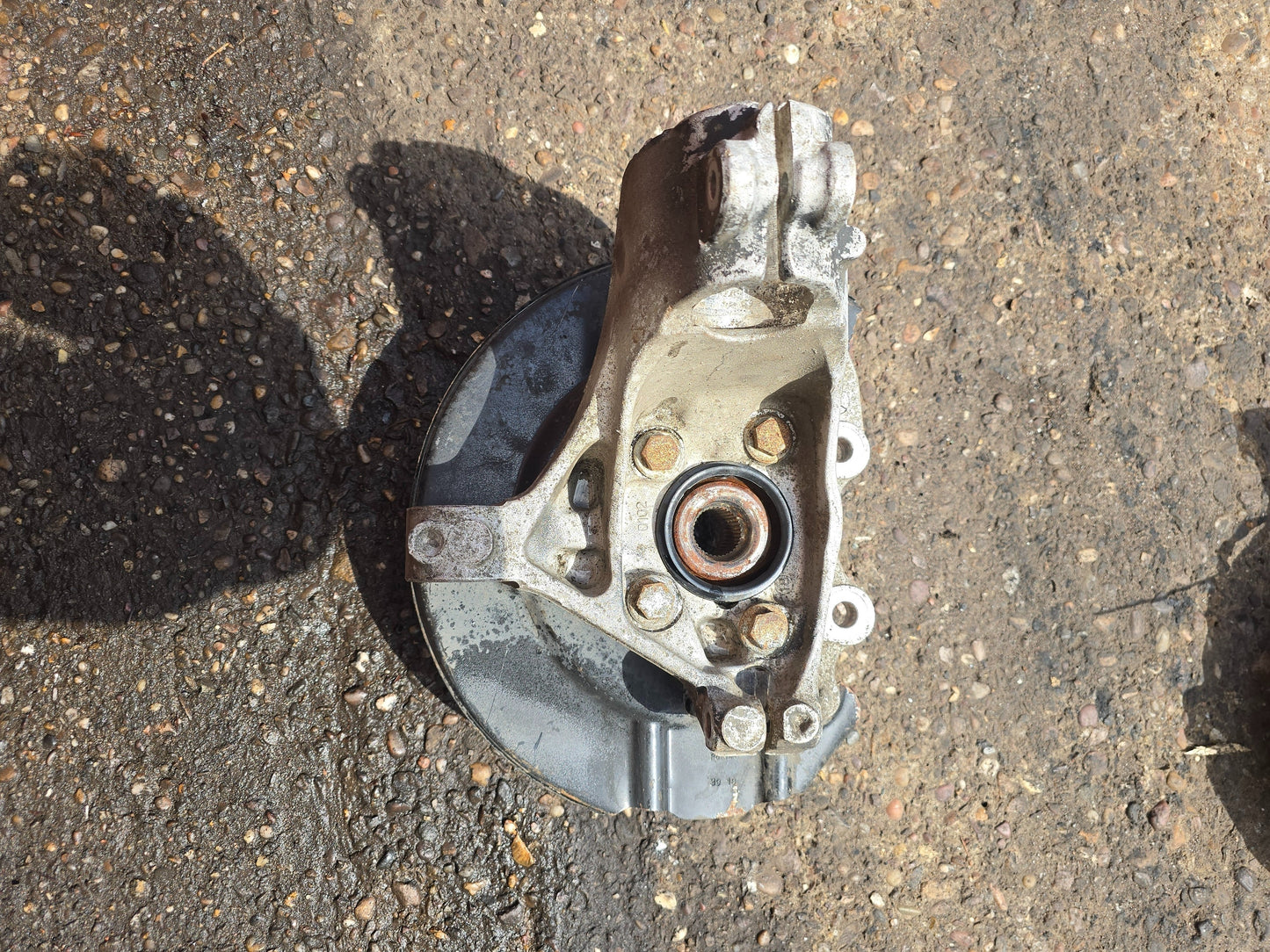 Volvo V40 Cross Country 2012-2019 Front Left Hub Assembly