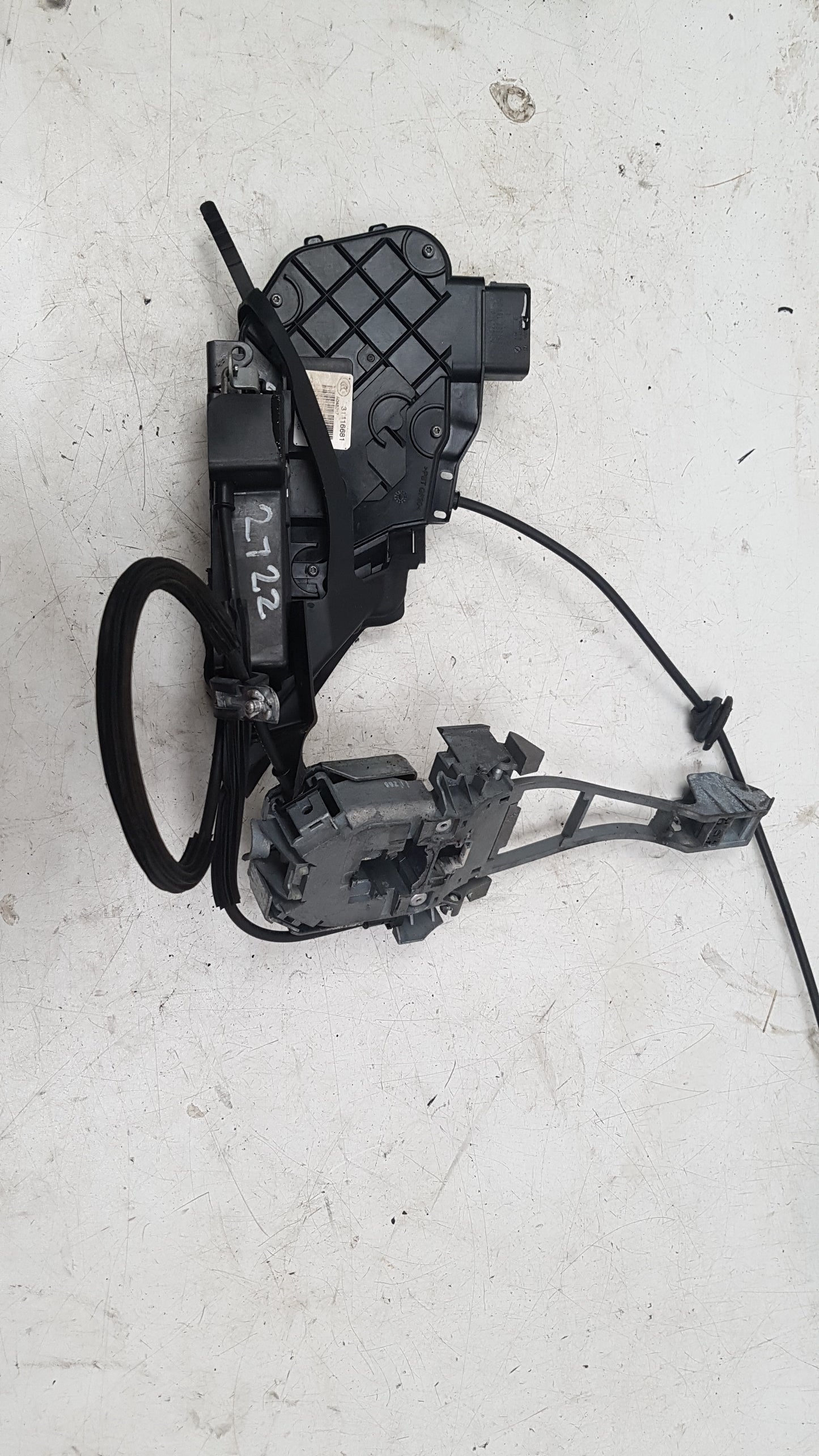 2006 Volvo C70 Left Front Door Lock Actuator 31416681