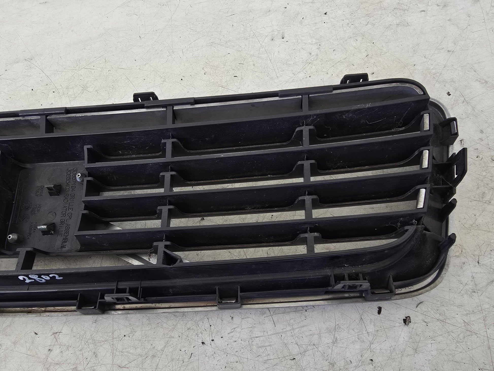 2008 Volvo C30 Sport Bumper Grille 30657194