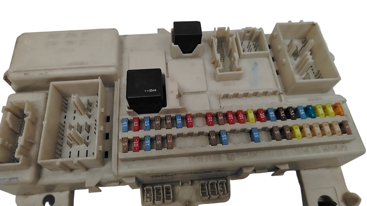 30765015 Volvo S40 CEM Central Electronic Module Fuse Relay Box 2004-2007 2.4 Petrol Automatic AWD