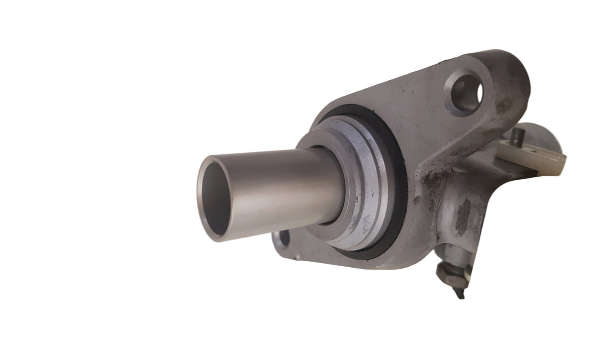 2010-2013 Volvo C30 Brake Master Cylinder and Fluid Reservoir CLASS 4