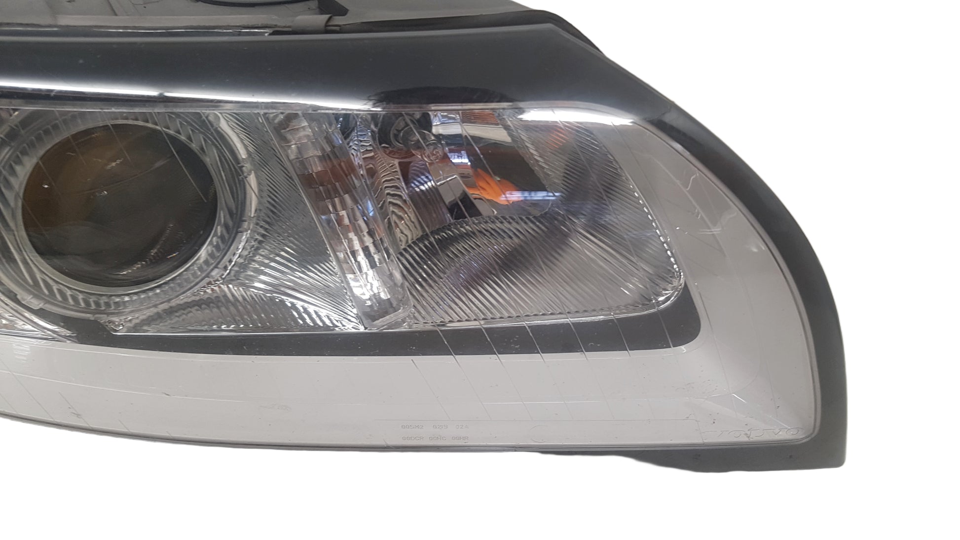 2004-2012 Volvo S40 II Right Driver Headlight 31299590