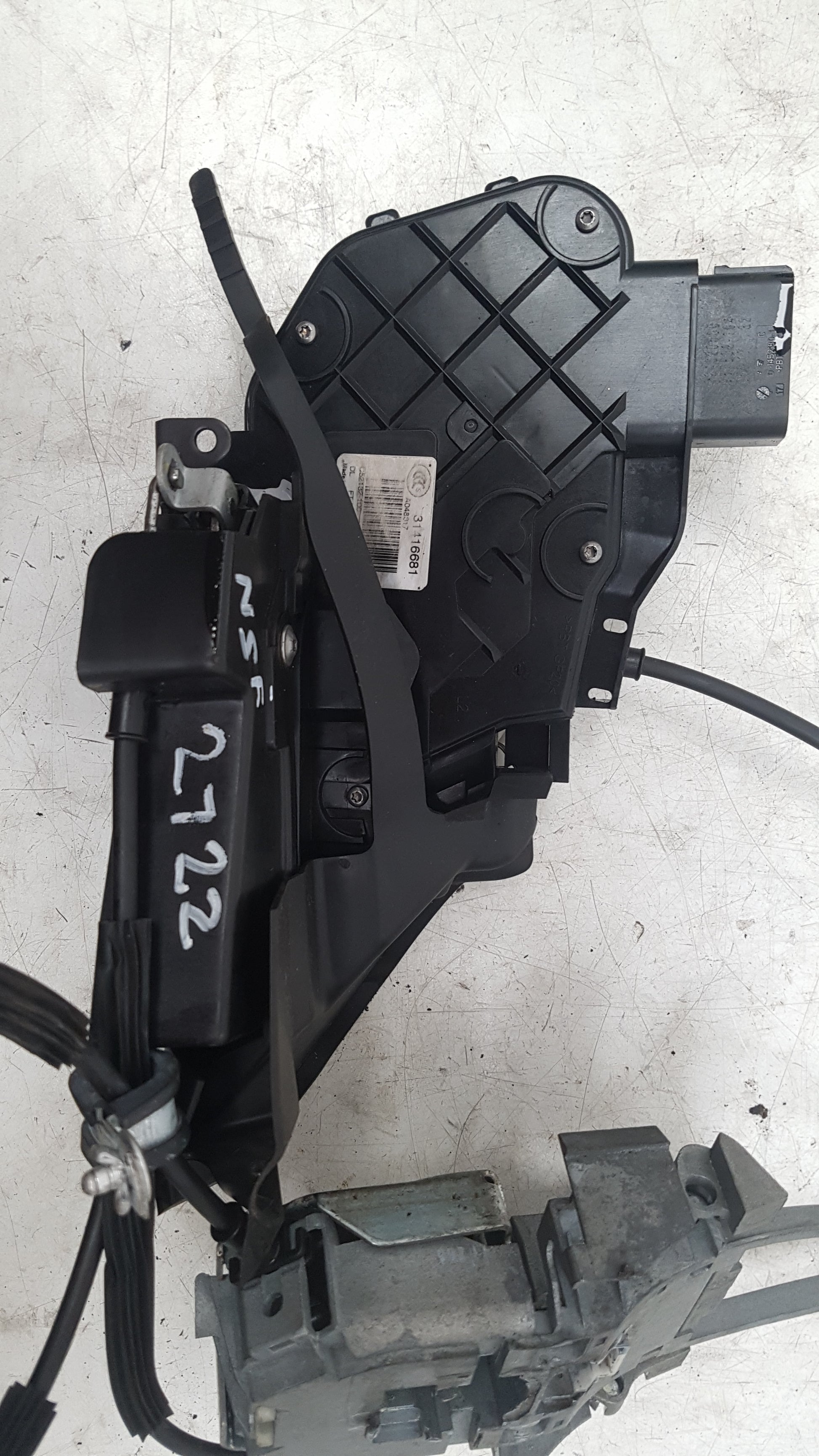 2006 Volvo C70 Left Front Door Lock Actuator 31416681