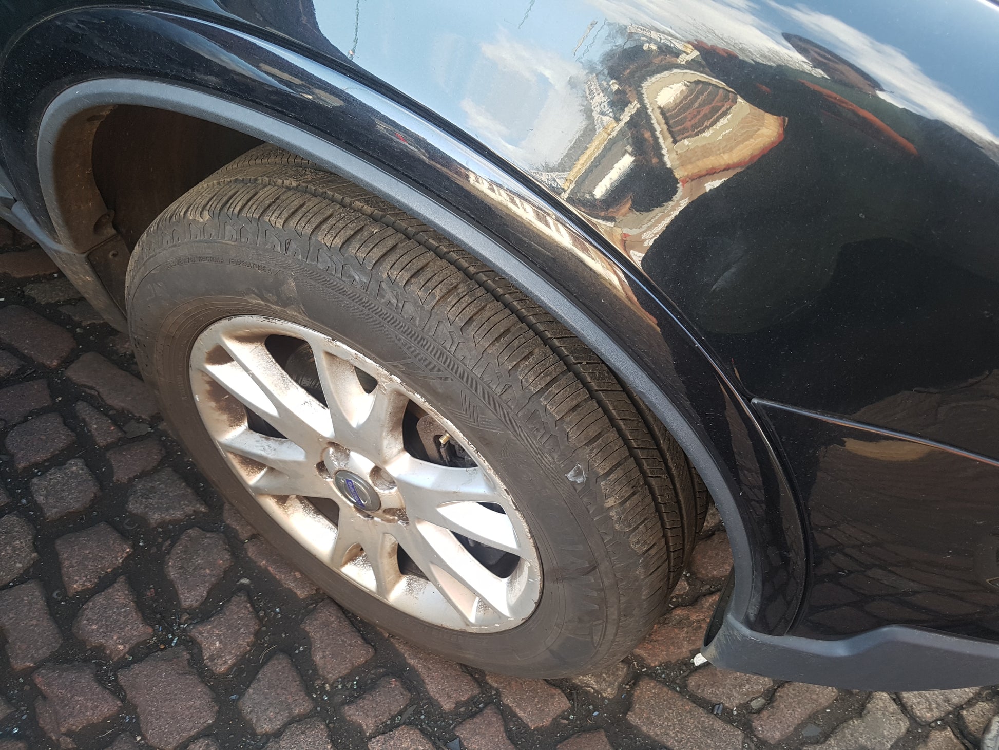 2005-2012 Volvo XC90 Right Front Wheel Arch Moulding 30779572