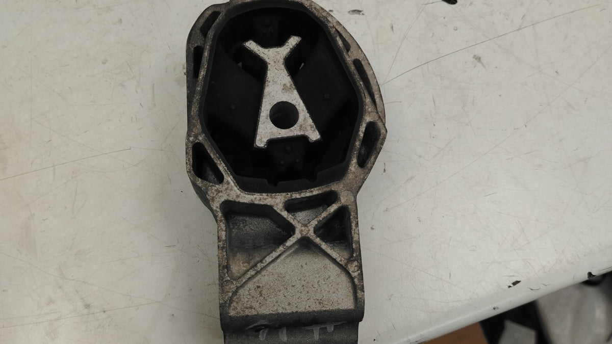 32137482 Volvo XC40 T3 Rear Engine Mount 2017-2026 1477cc Petrol Automatic Genuine