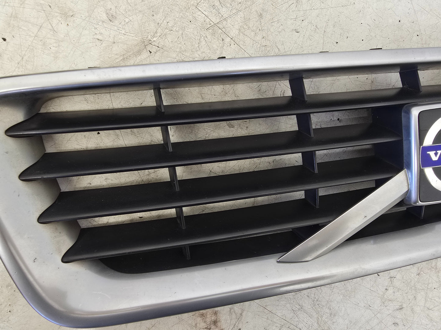 2008 Volvo C30 Sport Bumper Grille 30657194