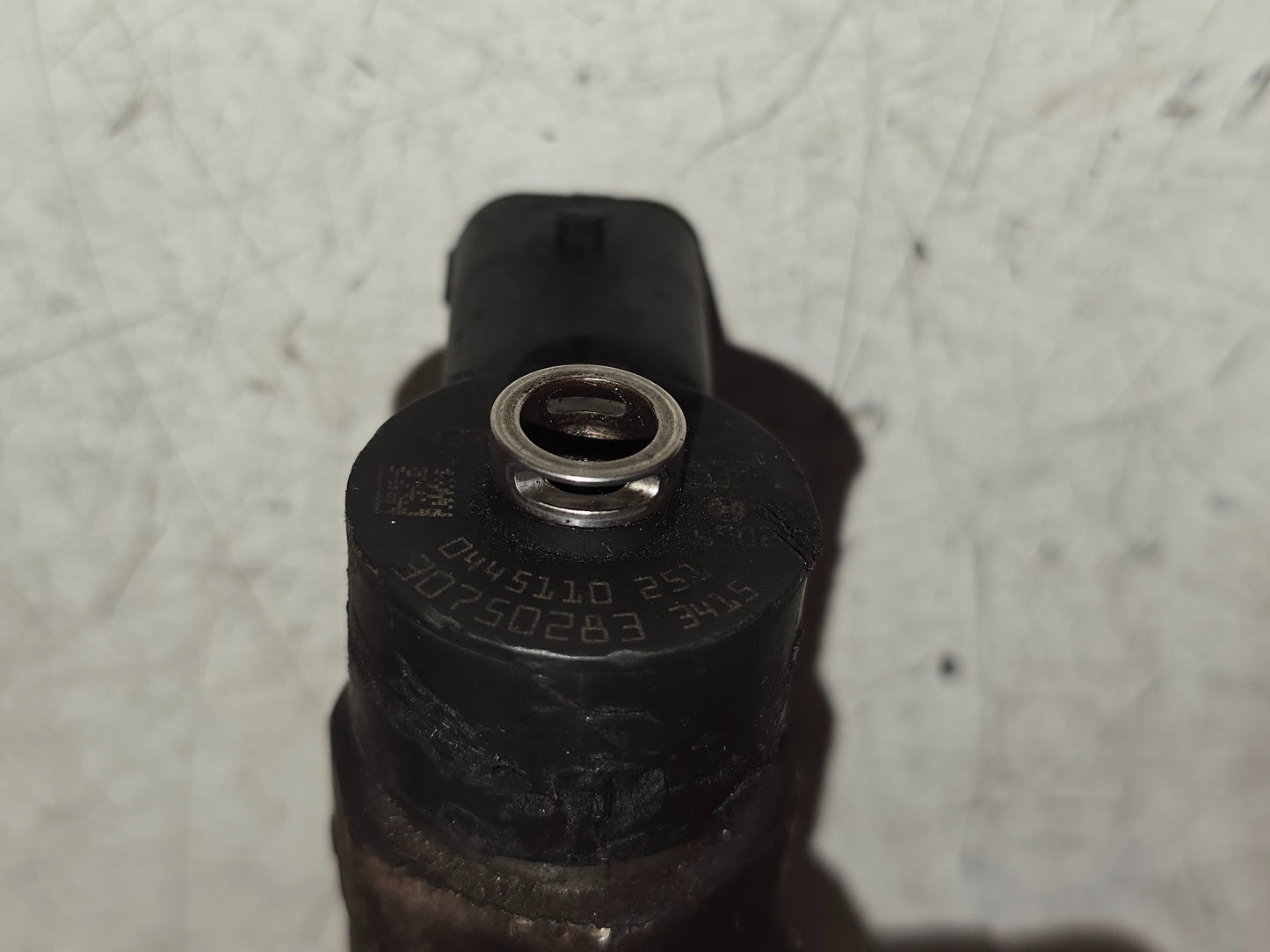 2006 Volvo XC90 D5 Fuel Injector 30750283