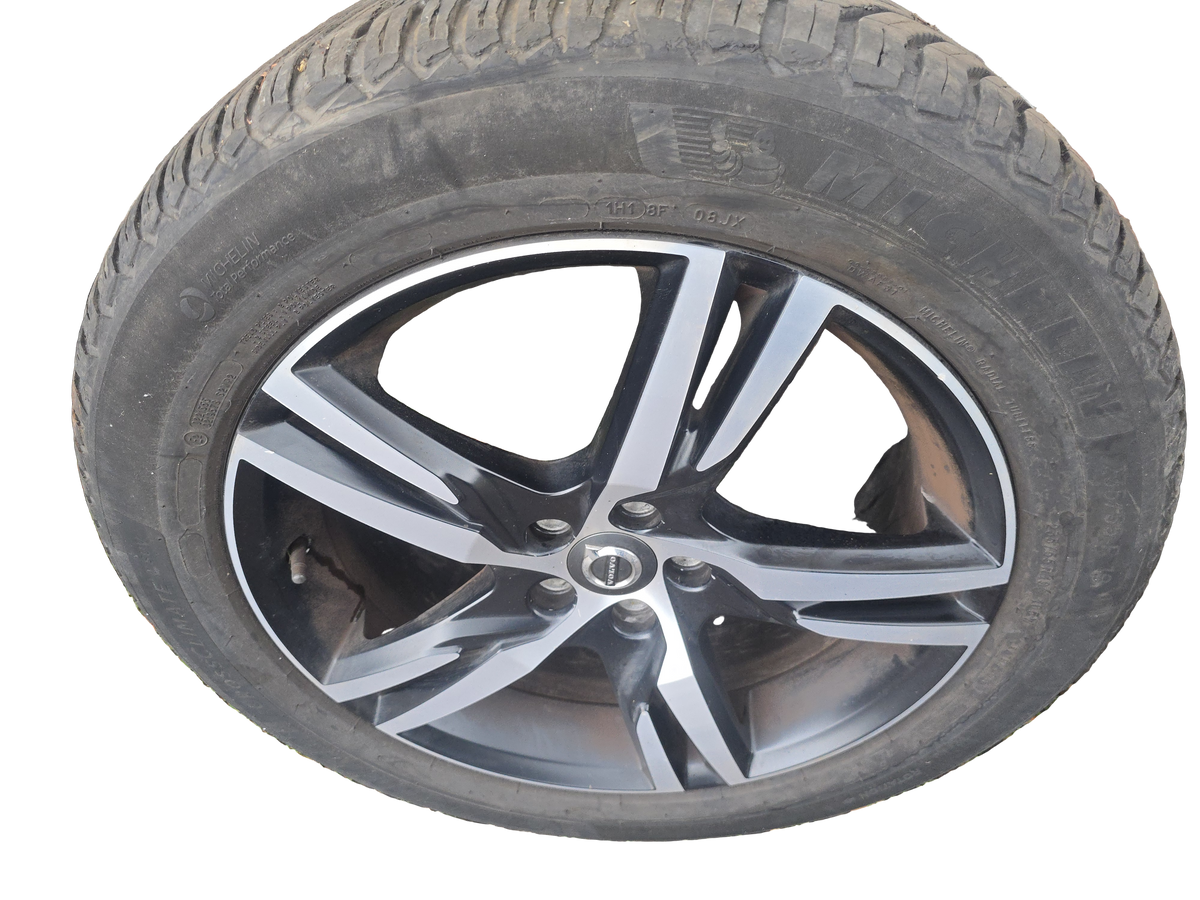 31423931 Volvo XC60 II 19" Diamond Cut Alloy Wheel 5x108 ET50.5 with 235/55/19 Michelin Cross Climate Tyre 2020-2026