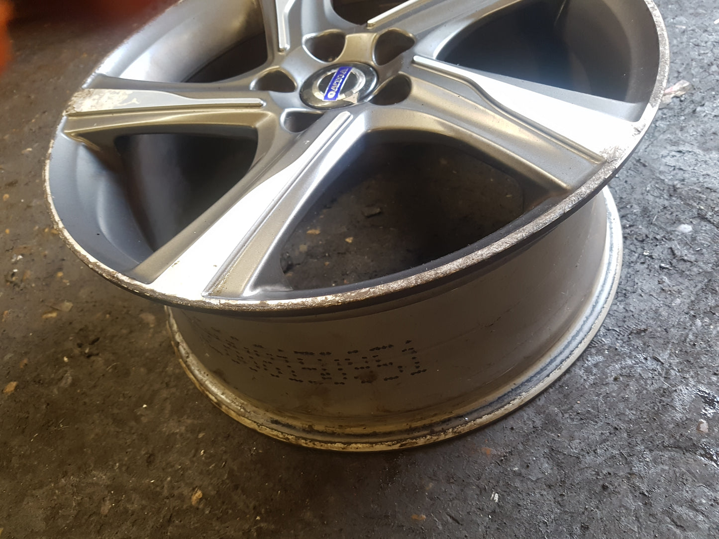 2012-2015 Volvo V40 S60 V60 Ixion R-Design 7Jx17 Alloy Wheel 31423521