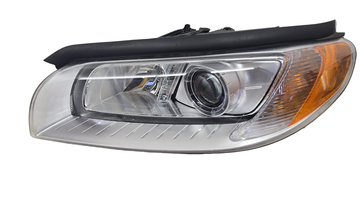 2008-2011 Volvo V70 III Xenon Headlight 31214349 Passenger Side No ABL Genuine
