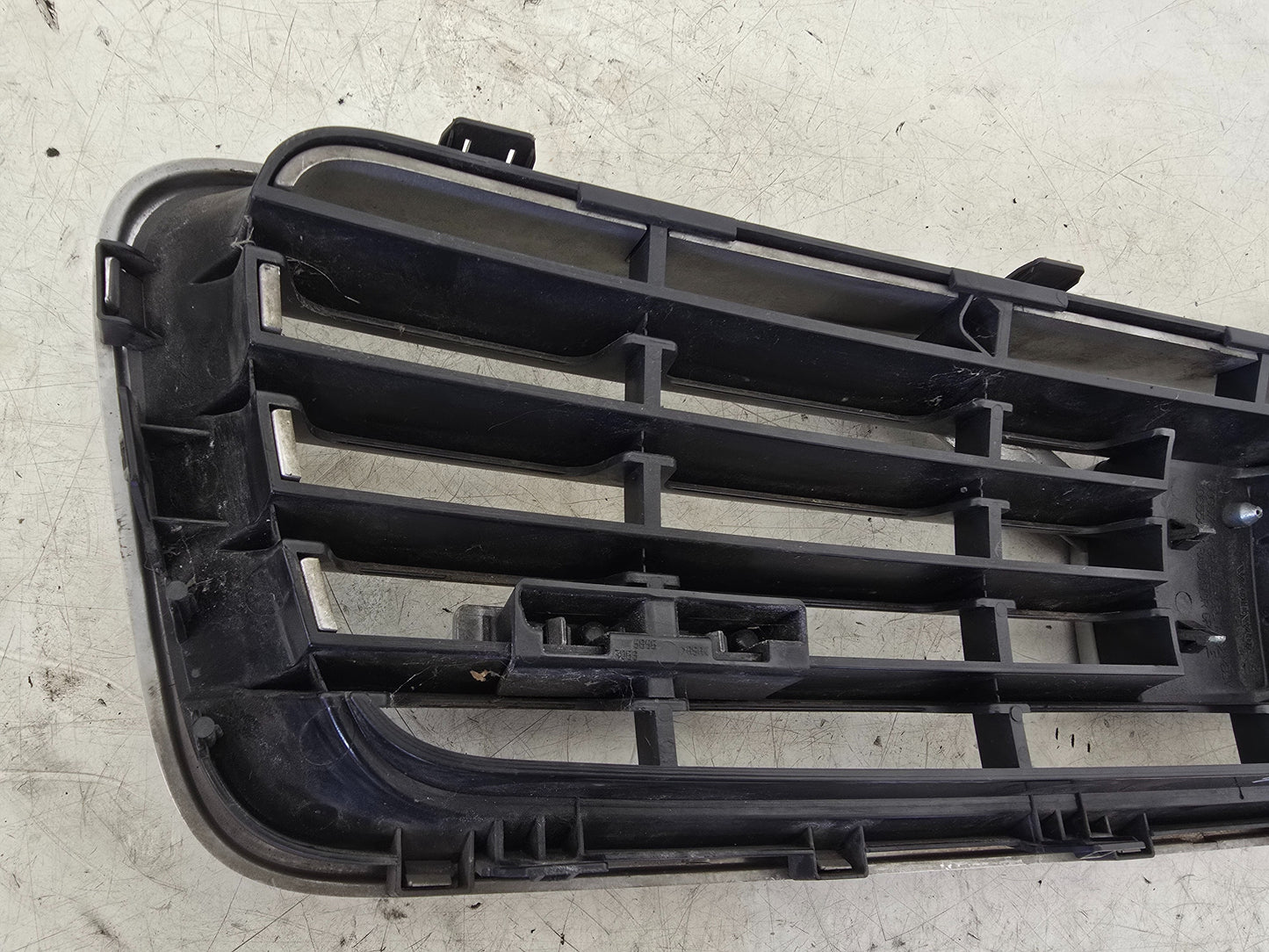 2008 Volvo C30 Sport Bumper Grille 30657194