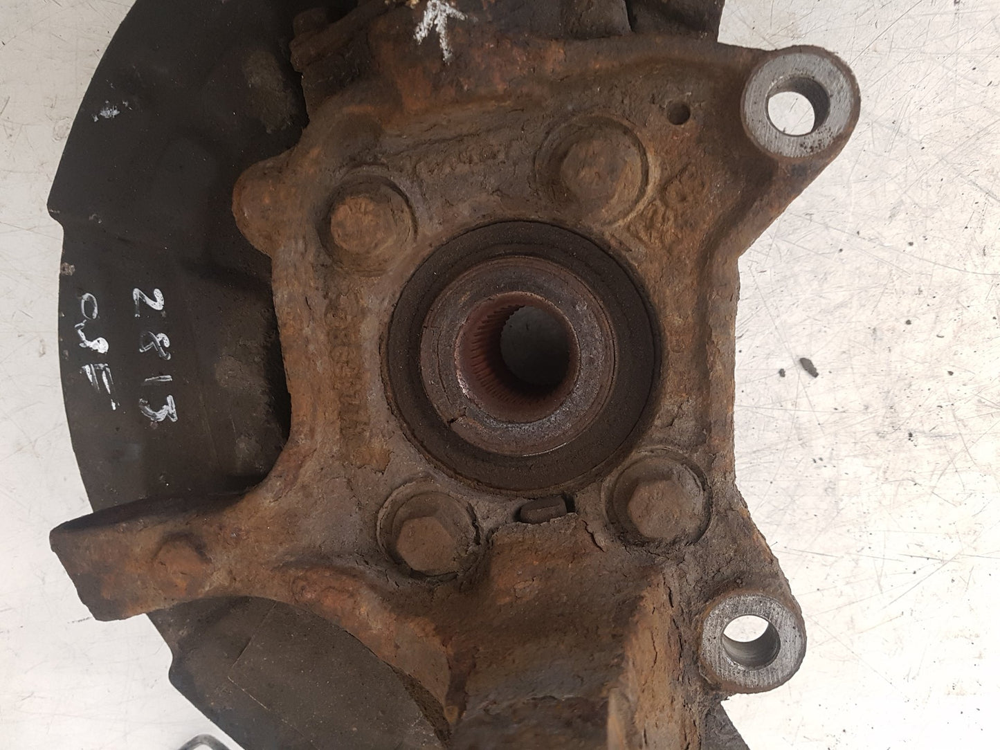 2005 - 2012  Xc90 D5 Se Awd E4 5 Dohc  Estate Right Front Hub Assembly