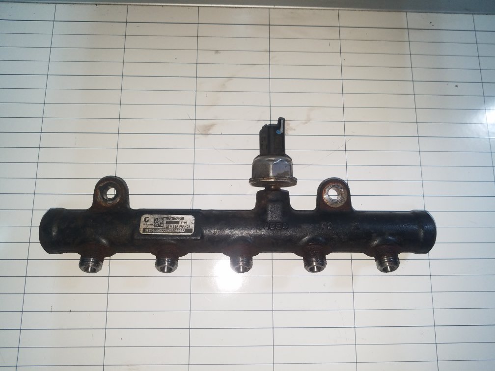 2007 - 2015 Volvo V70  Estate Injection Rail 9681649580