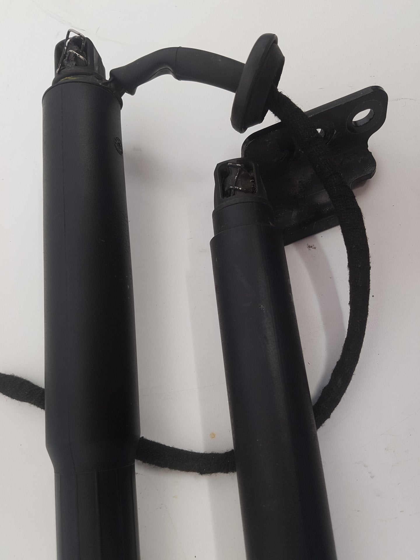2010 - 2014 Volvo XC60  Estate POWER TAILGATE STRUTS (PAIR) 31386706