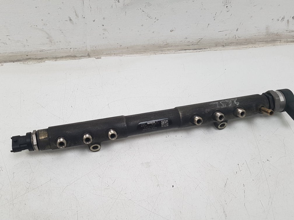 2003 - 2006 Volvo XC90  Estate Injection Rail 30757146