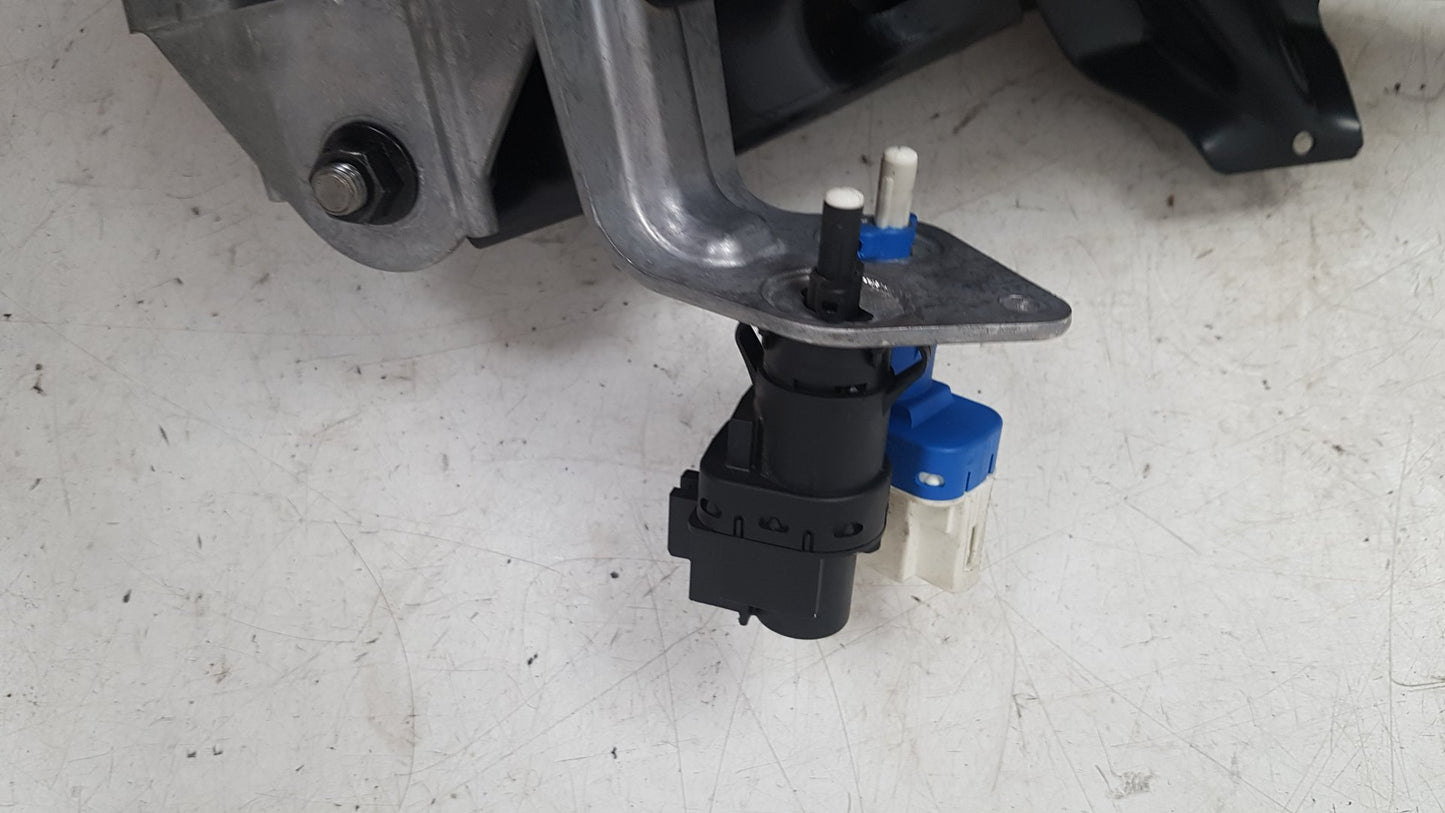 2010 - 2014 Volvo XC60  Estate Brake Pedal 31302349