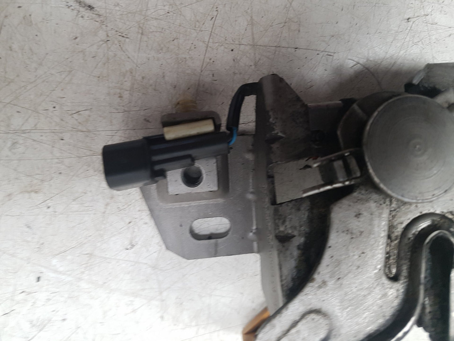 2007 Volvo C70  Convertible BONNET LOCKING MECHANISM 30716530