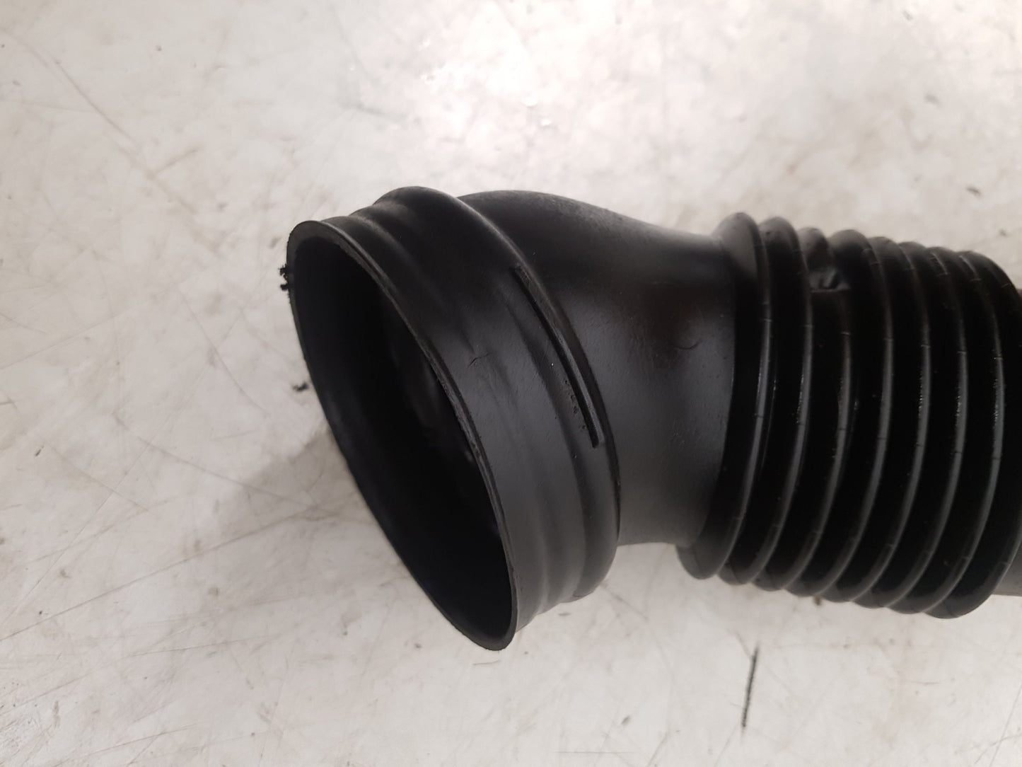 2011 - 2014 Volvo XC90  Estate INTAKE PIPE 30714479