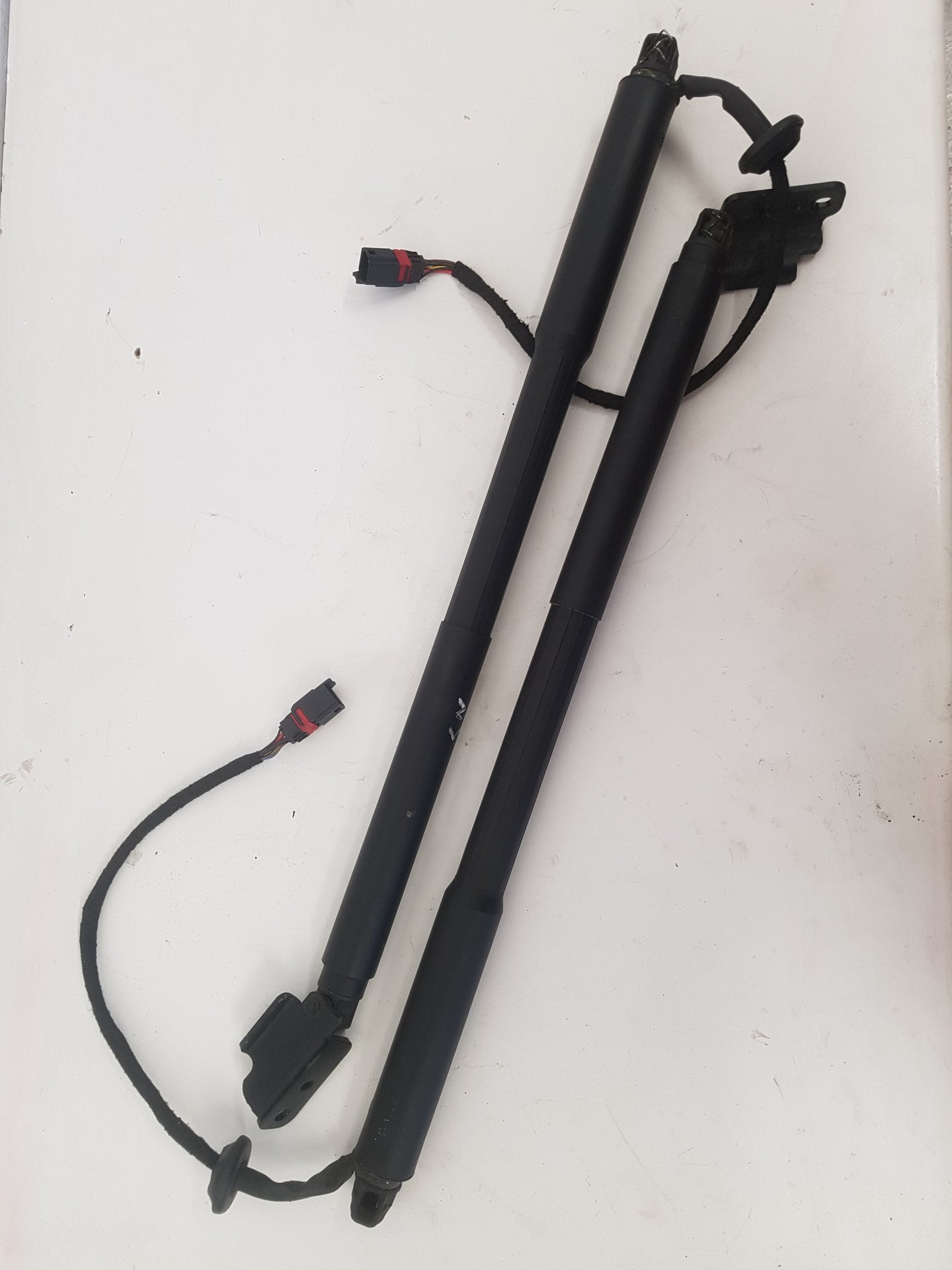 2010 - 2014 Volvo XC60  Estate POWER TAILGATE STRUTS (PAIR) 31386706