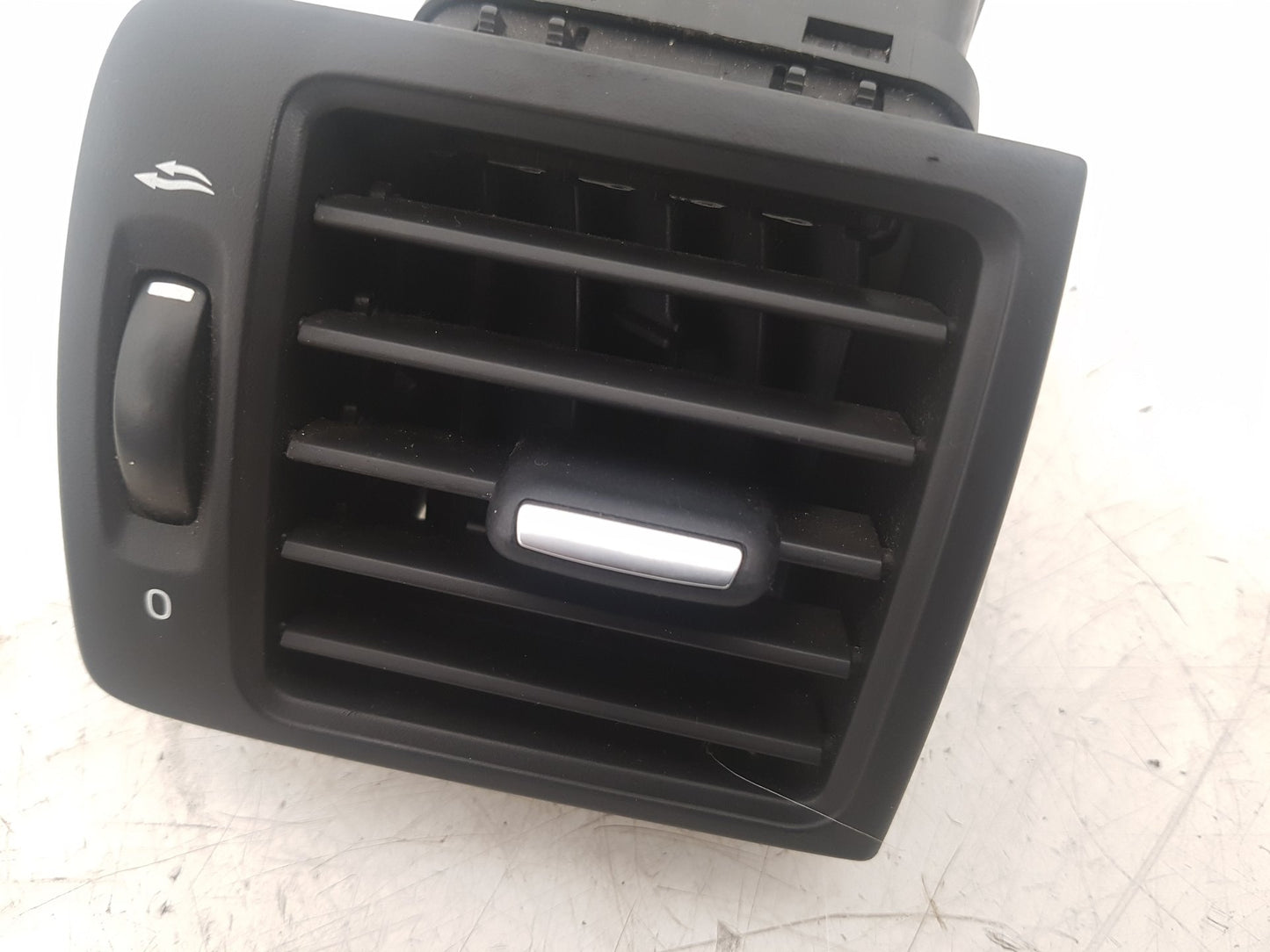 2006 - 2013 Volvo C30  Hatchback AIR VENT (DRIVER SIDE FRONT) 39888290
