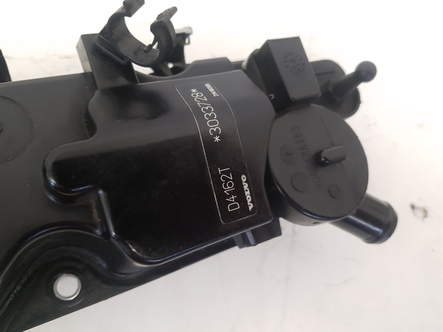 2010 - 2012 Volvo V50   Estate ROCKER VALVE COVER 9689112980
